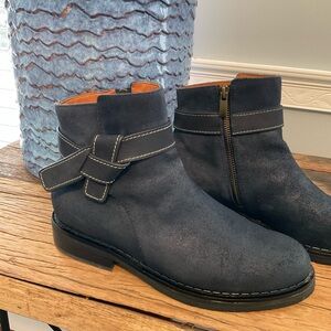 Stylish Navy Ankle Boots with Zipper